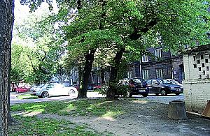 Podwórko - darmowy parking