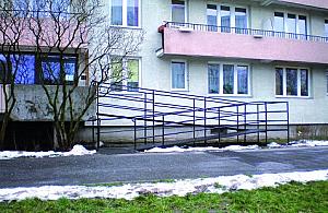 Podjazd, który dzieli