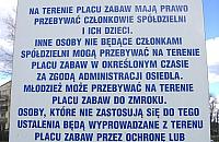 K��dka na placu zabaw