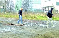 Spór o dojście do kładki