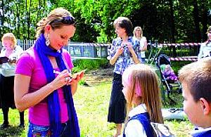 Ewelina Flinta posadziła drzewo