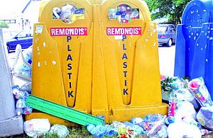 Bródno w plastikach tonie