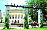 Udr�ka przez teatr