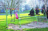 Bardzo �le na placach zabaw