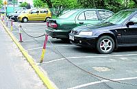 Zagrodzili sobie parking