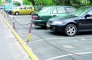 Zagrodzili sobie parking