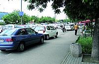 Bezkarnie parkuj�, gdzie si� da