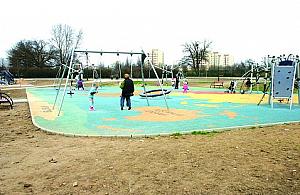 Nie chcą budować szafirowych placów zabaw