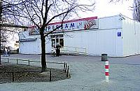Monopolowy przy szkole