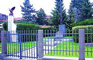 Sporny krzyż powstańczy