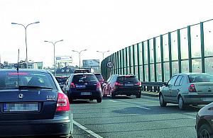 Siekierką w węzeł?