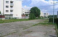 Kto posprząta teren między blokami?