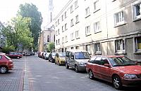 Smr�d spalin pod oknami