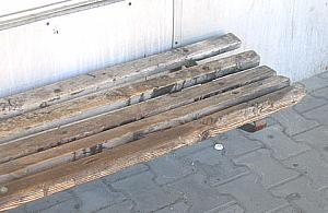 Ławka utaplana w krwi