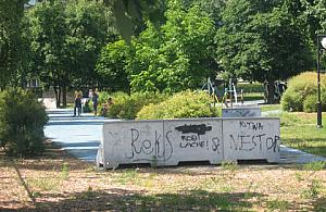 Znikają ławki z parku Herberta