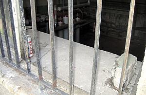 Dziki lokator terroryzuje blok