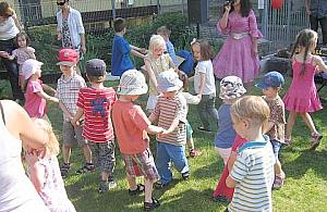 Przedszkola na razie tańsze