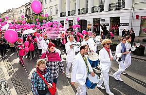 Ulice Warszawy na różowo