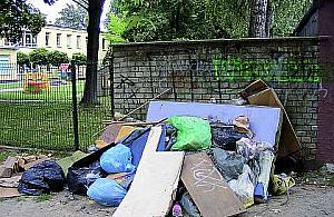 Dzikie wysypisko pod wolskim żłobkiem