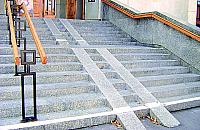 Stare Bielany: kościół z barierami