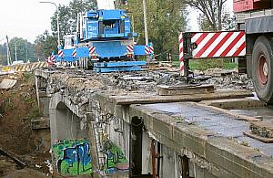 Rozbierają most na Kobiałce