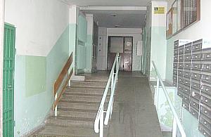 Wandale niszczą "kosmiczną" klatkę Althamera