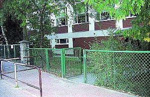 Boisko i porządki przy liceum na przyszły rok