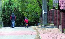 �owicka - latarnie na �rodku chodnika