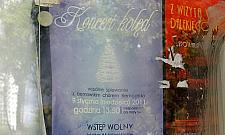 Lazurowa: zaniedbane gabloty przy ujęciu wody