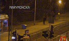 Kamulcem w wiatę na Marymonckiej