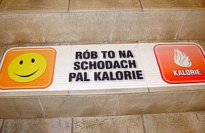 Mieszkańcy i urzędnicy spalają kalorie na schodach