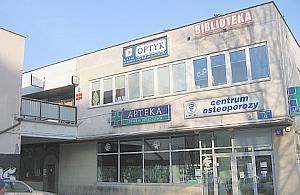 Czytelnia na Powstańców tyłem do niepełnosprawnych