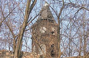 Niczyja wieża przy ul. Oszmiańskiej