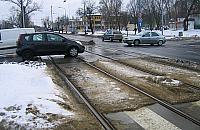 Niebezpieczne rozwiązanie na torach przy Powstańców Śląskich