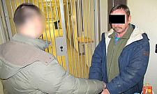 Dwóch panów, pani i taczka na Trasie Toruńskiej