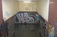 Tunel grozy lub na dziko przez tory w Wawrze