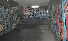 Tunel grozy lub na dziko przez tory w Wawrze