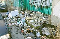Niewidzalna r�ka posprz�ta�a �mieci z Grzybowskiej