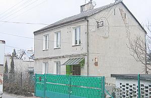 Nasz dom zajmują bezdomni, a strażnicy dowożą im zupę