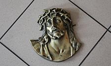 Kradli na cmentarzu, porzucili łup