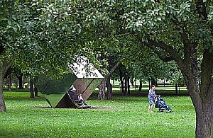 Kino letnie, uniwersytet muzyczny, biblioteka w parku