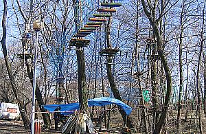 Stawiają park linowy przy Forcie Bema