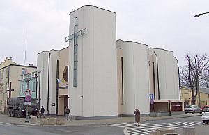 Ksiądz nie wyjdzie z aresztu, chórzystka wolna od zarzutów