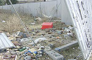 Wysypisko w centrum, właściciel i służby bezradne