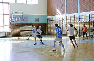 Halowa liga futbolowa. Cienkie Bolki najsilniejsze