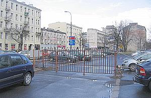 Na Wolskiej nowe bloki zamiast parkingu?