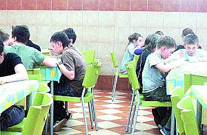 Szkolne stołówki idą w prywatne ręce. Czyim kosztem?