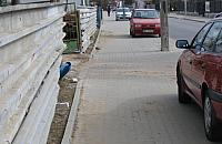 Interwencja: niszcz� nowy chodnik na Sprawnej