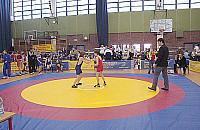 Na Strumykowej dzieci garną się do zapasów