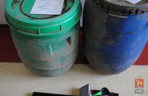 Kradziony towar zakopał w beczkach w lesie